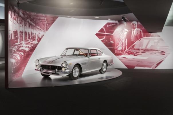 Sonderschau „Driven by Enzo” im Museum in Maranello: Ferrari 250 GT 2+2 (1960).  Foto: Auto-Medienportal.Net/Ferrari